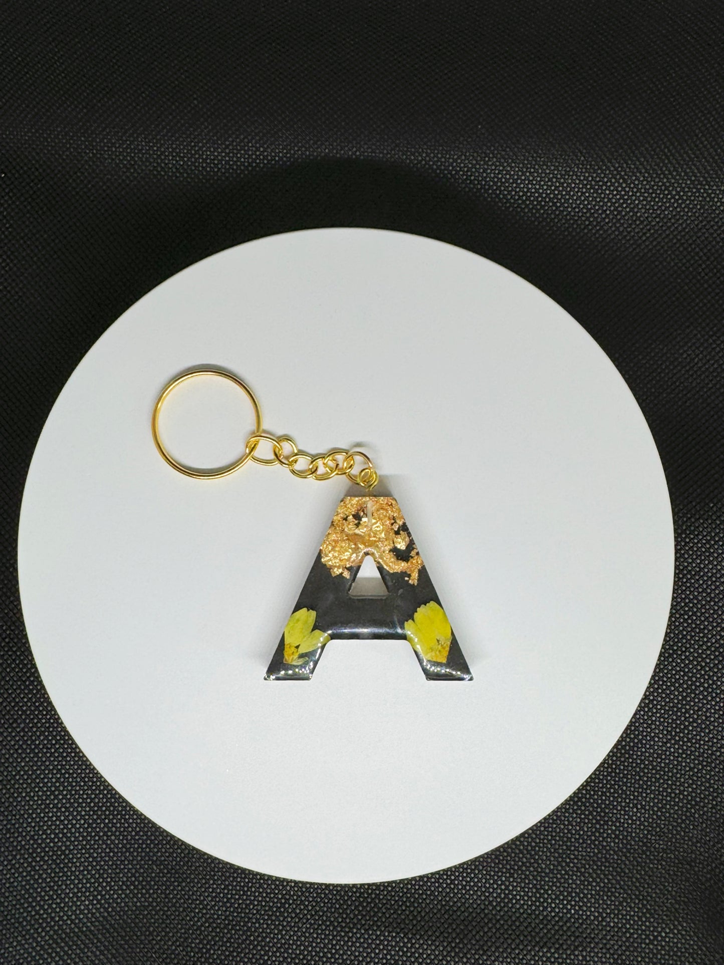Personalized Resin Letter Keychains – Handmade with Real Flowers & Gold Foil – Custom Epoxy Key Ring Gift