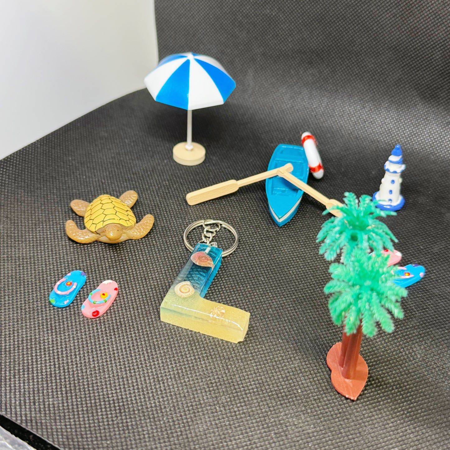 Beach Letter Keychain – Handmade Resin Initial with Shells & Sand