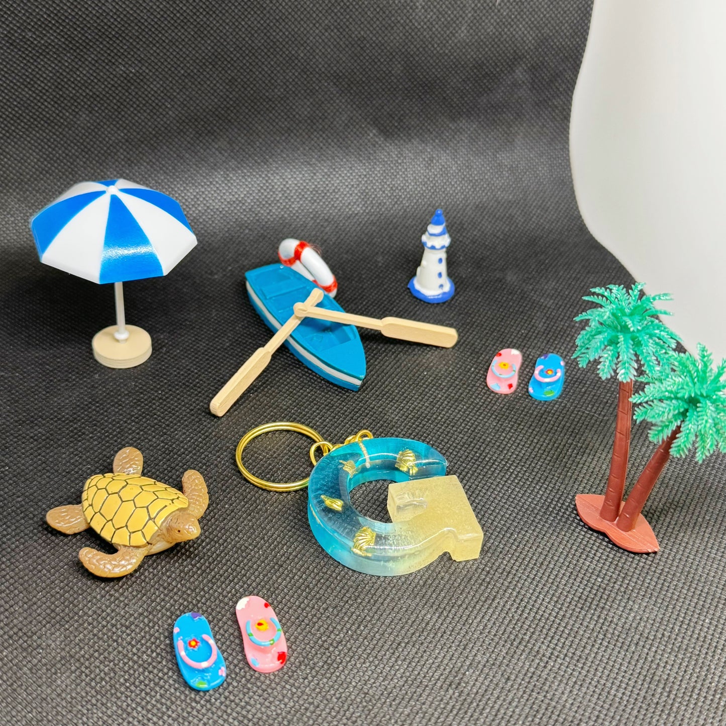 Beach Letter Keychain – Handmade Resin Initial with Shells & Sand