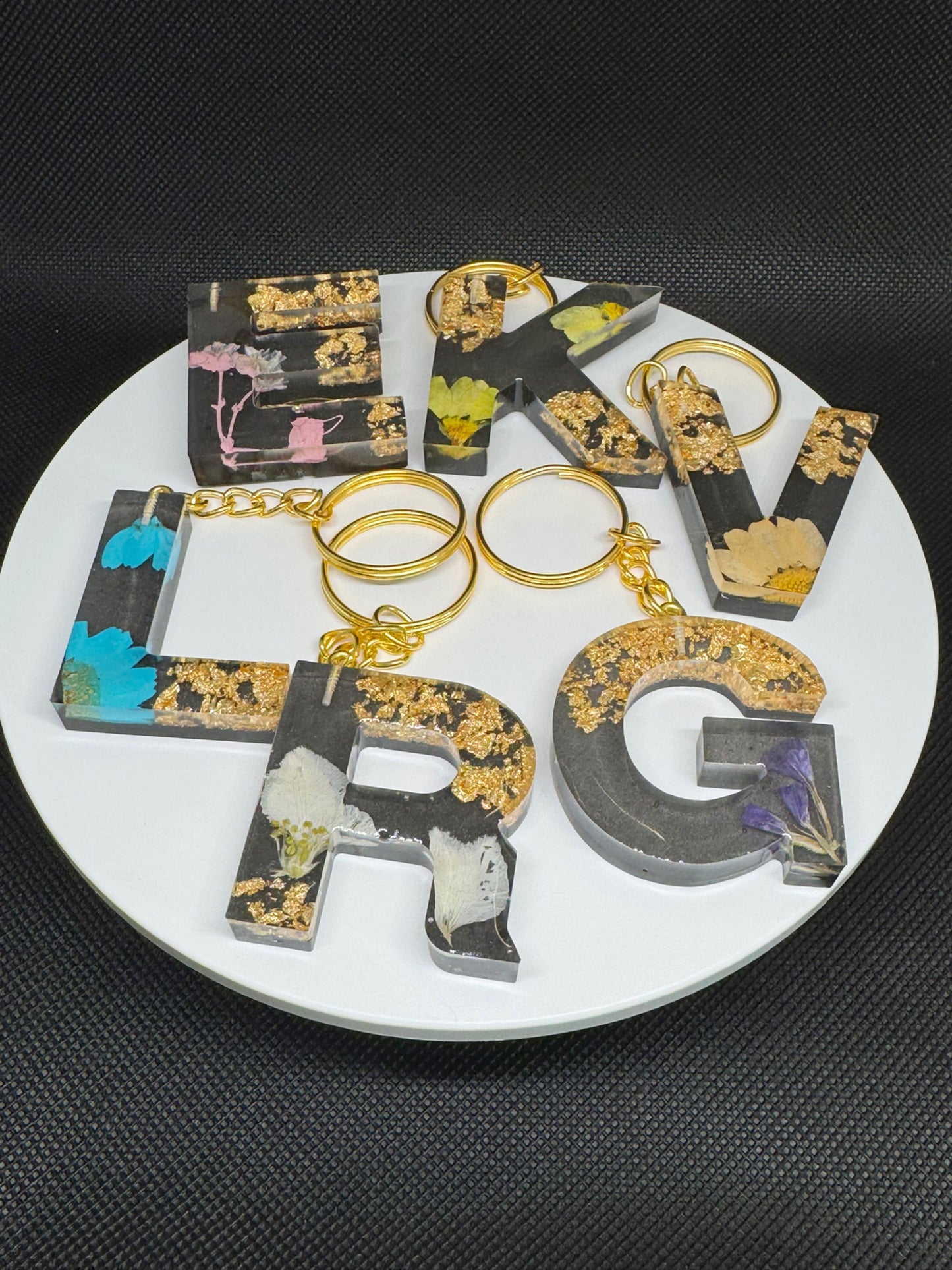 Personalized Resin Letter Keychains – Handmade with Real Flowers & Gold Foil – Custom Epoxy Key Ring Gift