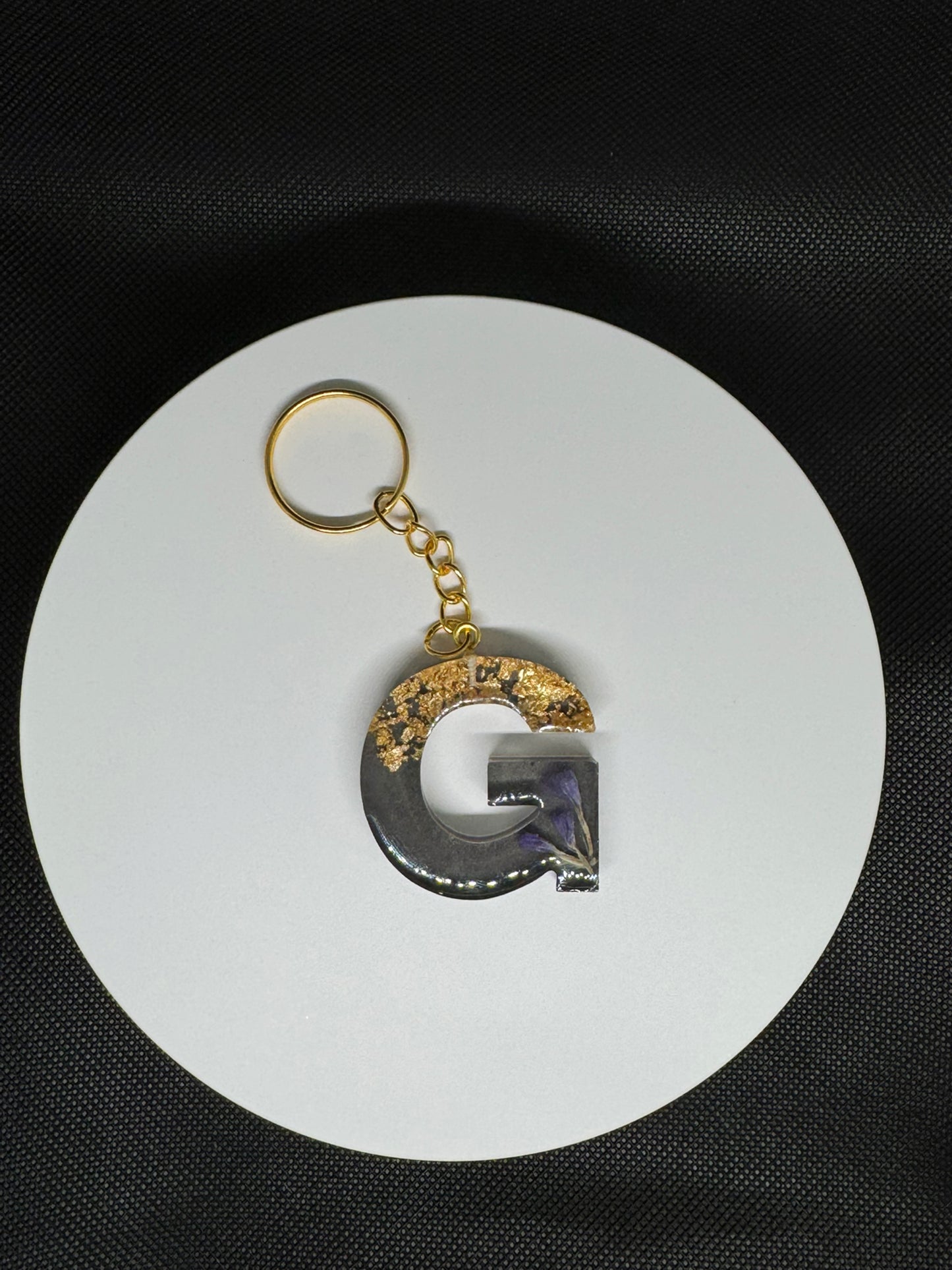 Personalized Resin Letter Keychains – Handmade with Real Flowers & Gold Foil – Custom Epoxy Key Ring Gift