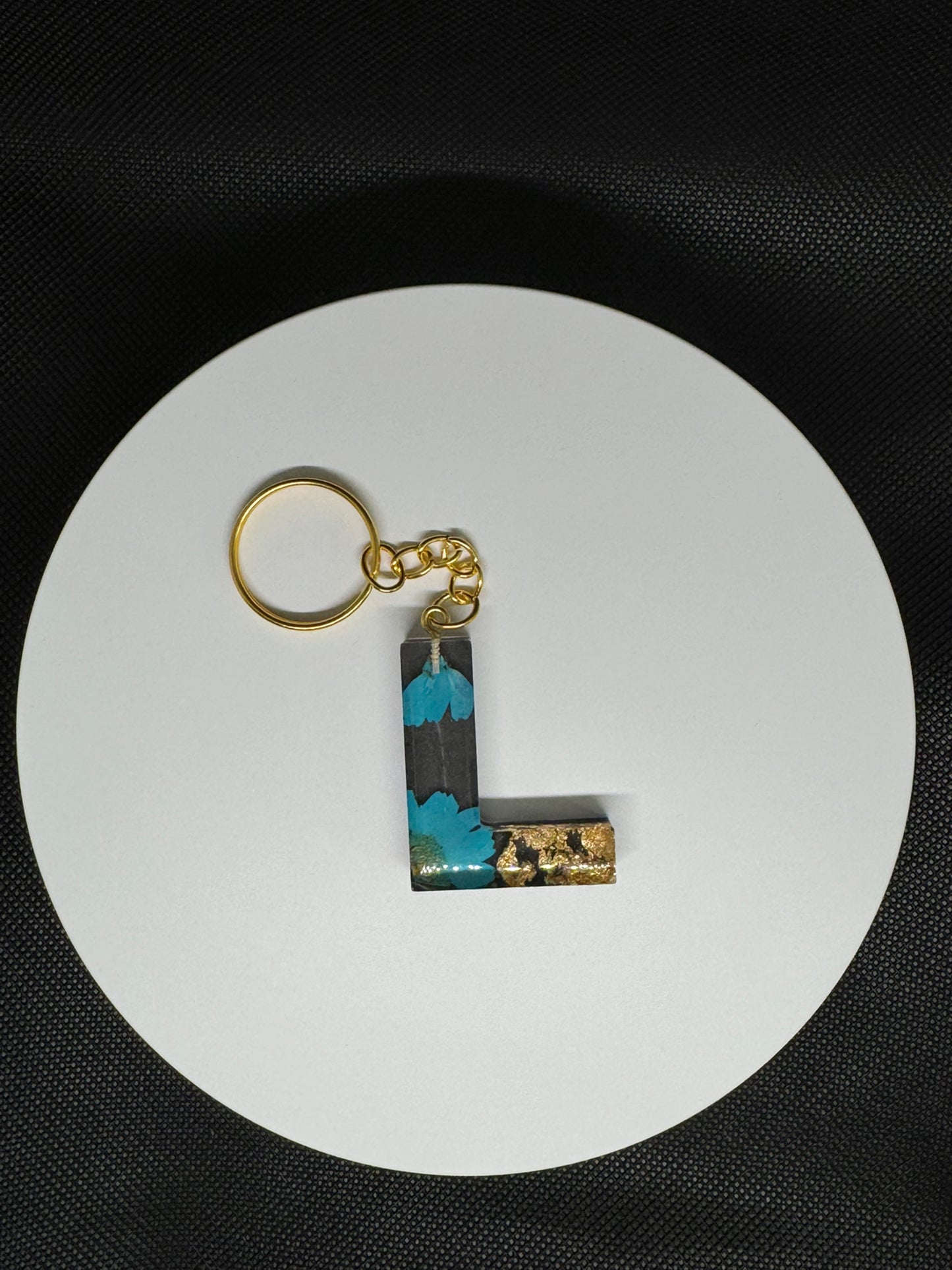 Personalized Resin Letter Keychains – Handmade with Real Flowers & Gold Foil – Custom Epoxy Key Ring Gift