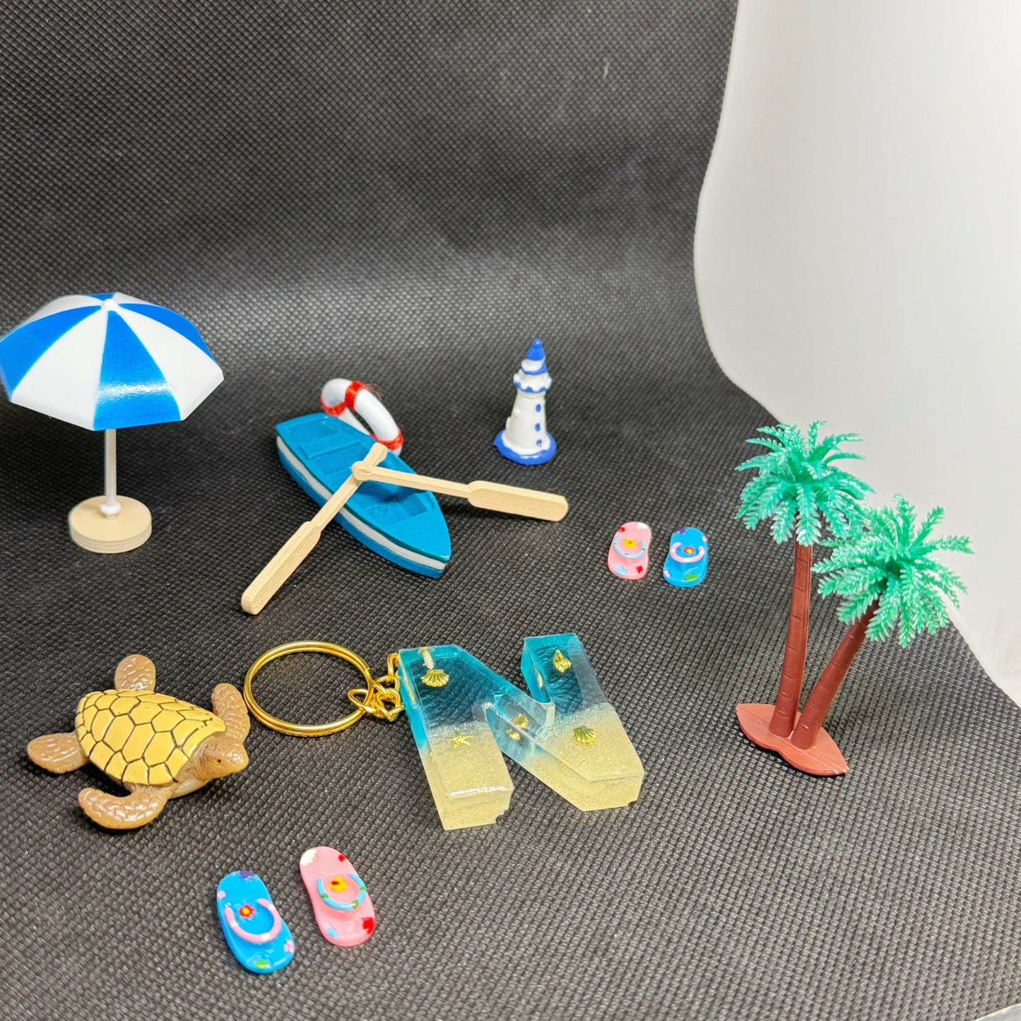 Beach Letter Keychain – Handmade Resin Initial with Shells & Sand