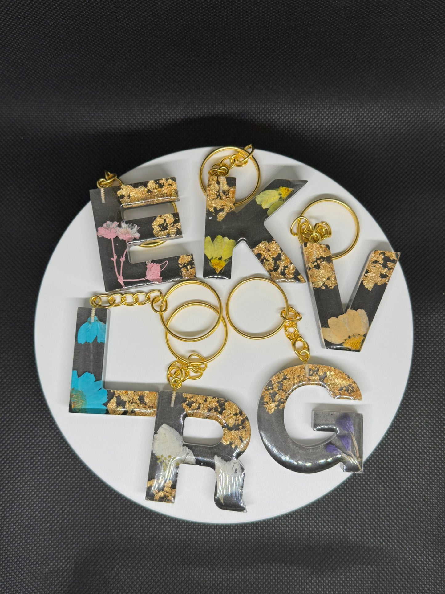 Personalized Resin Letter Keychains – Handmade with Real Flowers & Gold Foil – Custom Epoxy Key Ring Gift