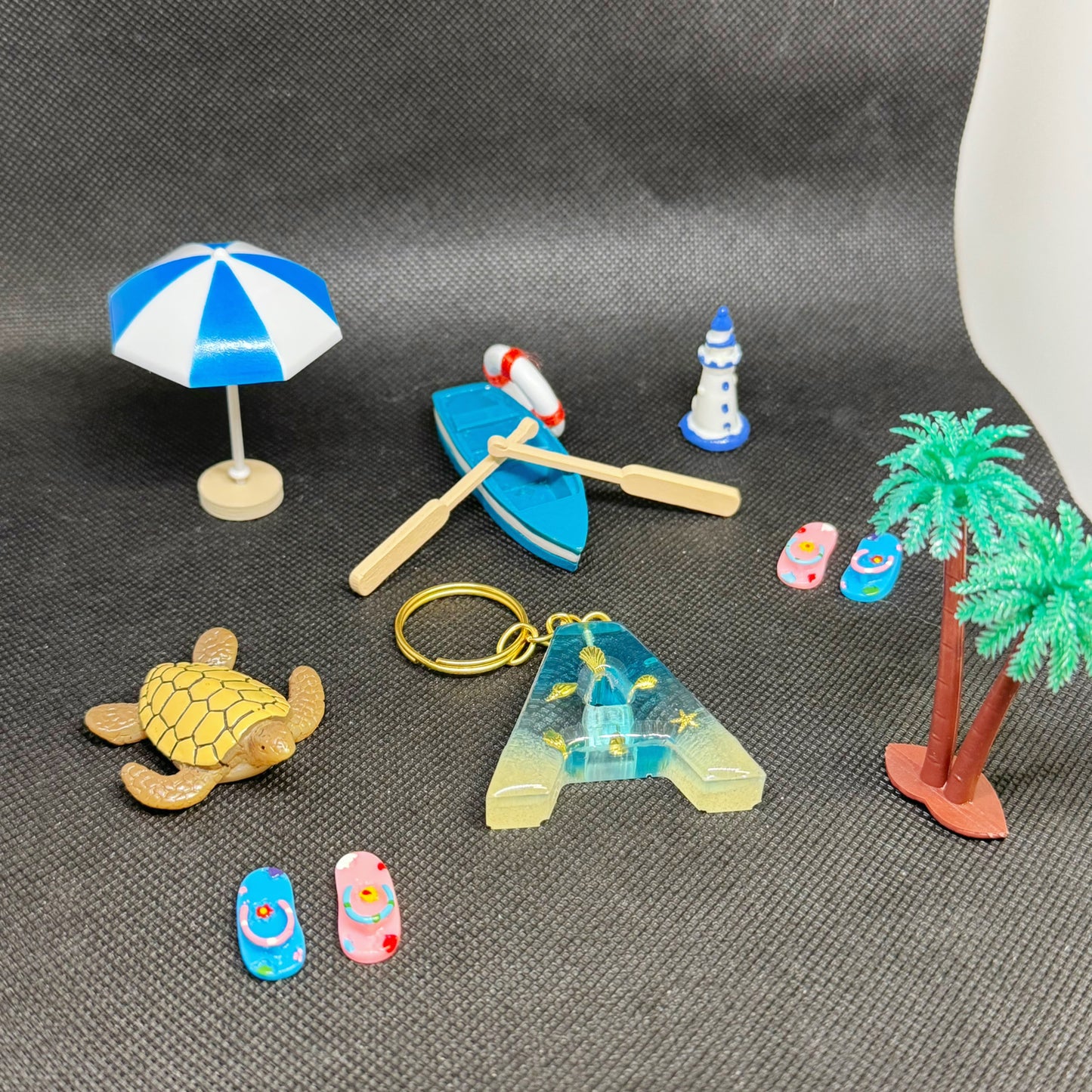 Beach Letter Keychain – Handmade Resin Initial with Shells & Sand