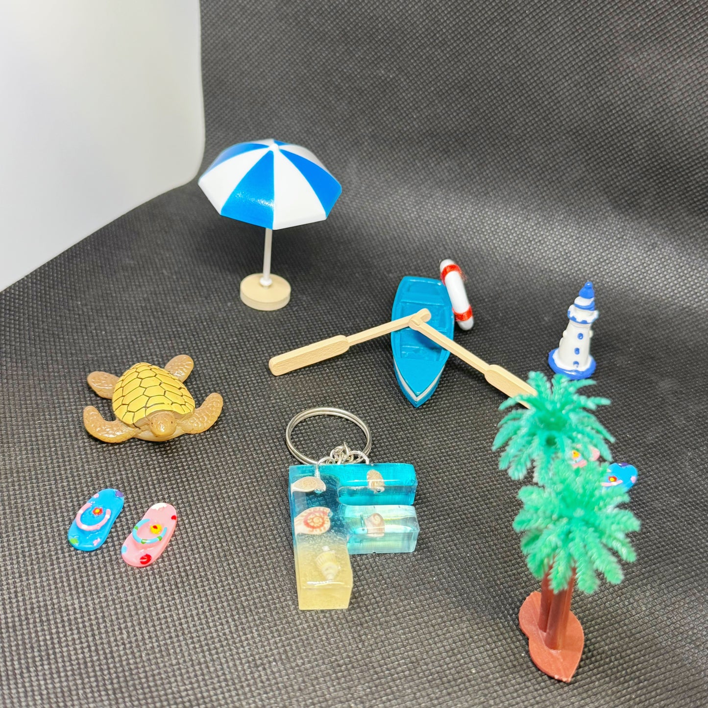 Beach Letter Keychain – Handmade Resin Initial with Shells & Sand