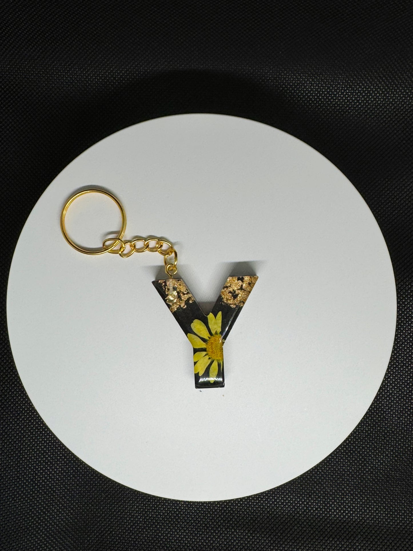 Personalized Resin Letter Keychains – Handmade with Real Flowers & Gold Foil – Custom Epoxy Key Ring Gift