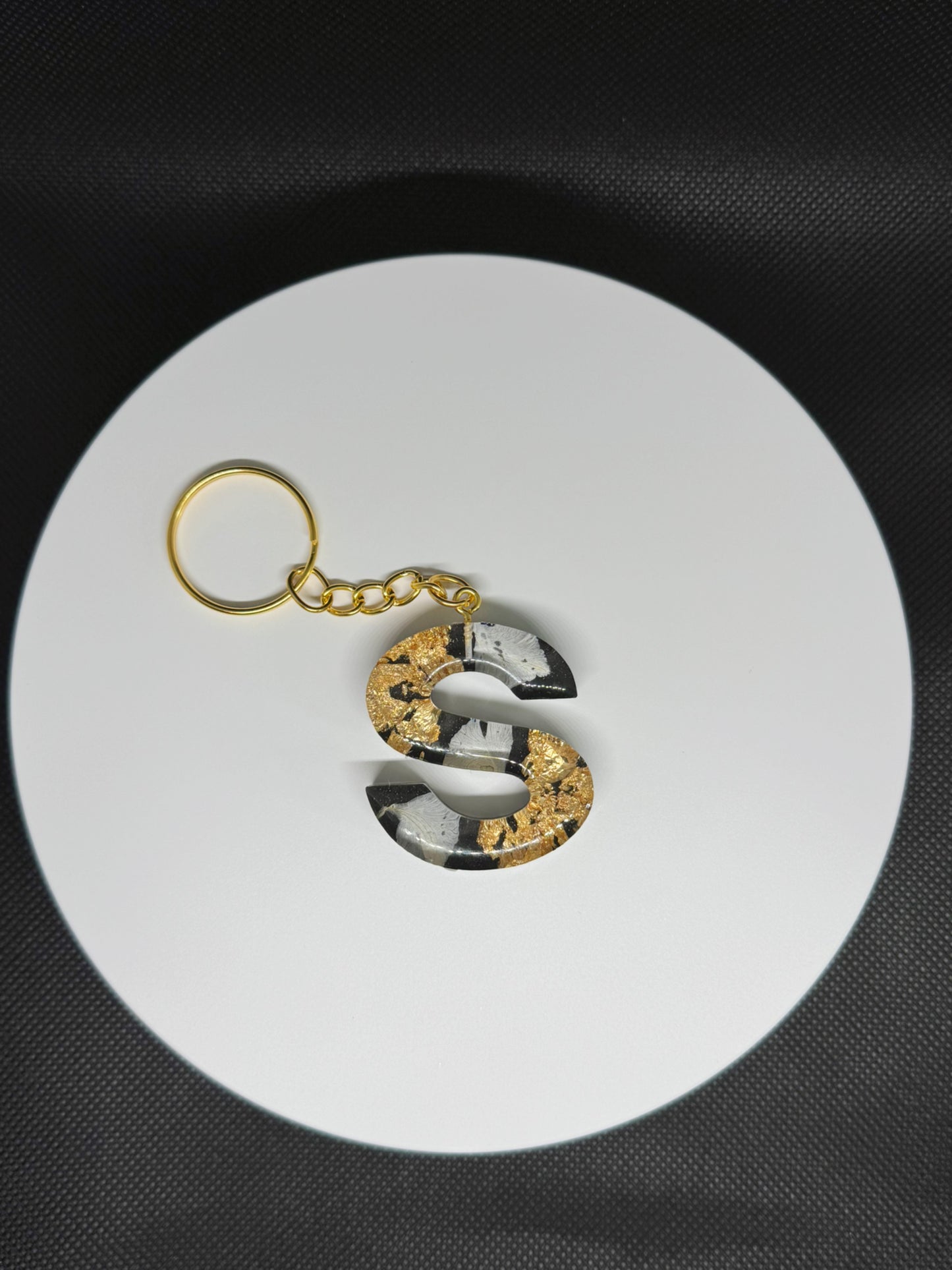 Personalized Resin Letter Keychains – Handmade with Real Flowers & Gold Foil – Custom Epoxy Key Ring Gift