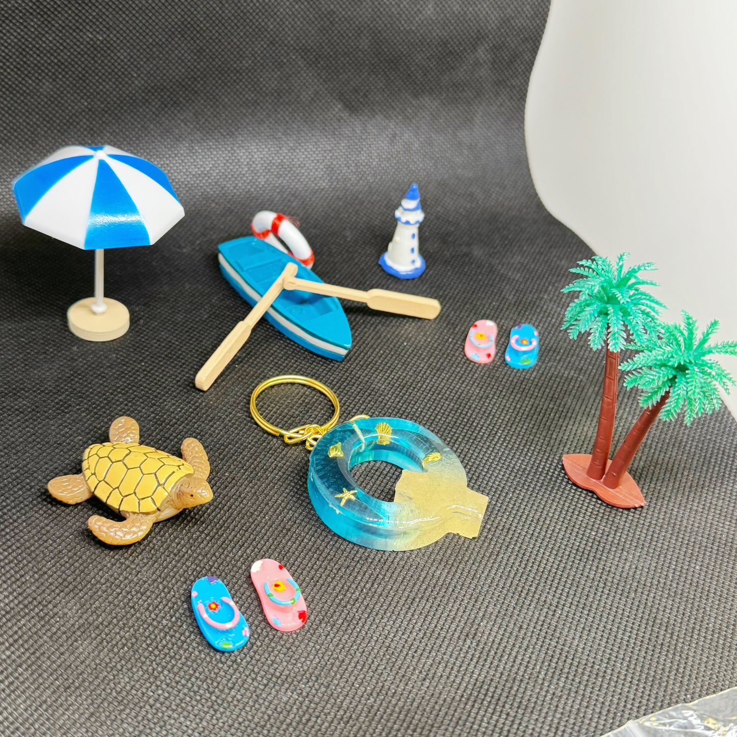 Beach Letter Keychain – Handmade Resin Initial with Shells & Sand
