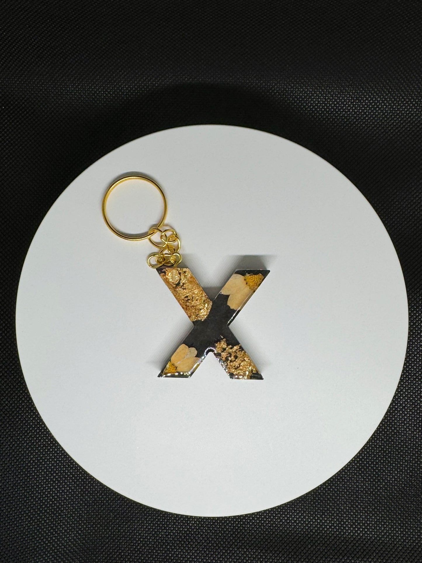 Personalized Resin Letter Keychains – Handmade with Real Flowers & Gold Foil – Custom Epoxy Key Ring Gift
