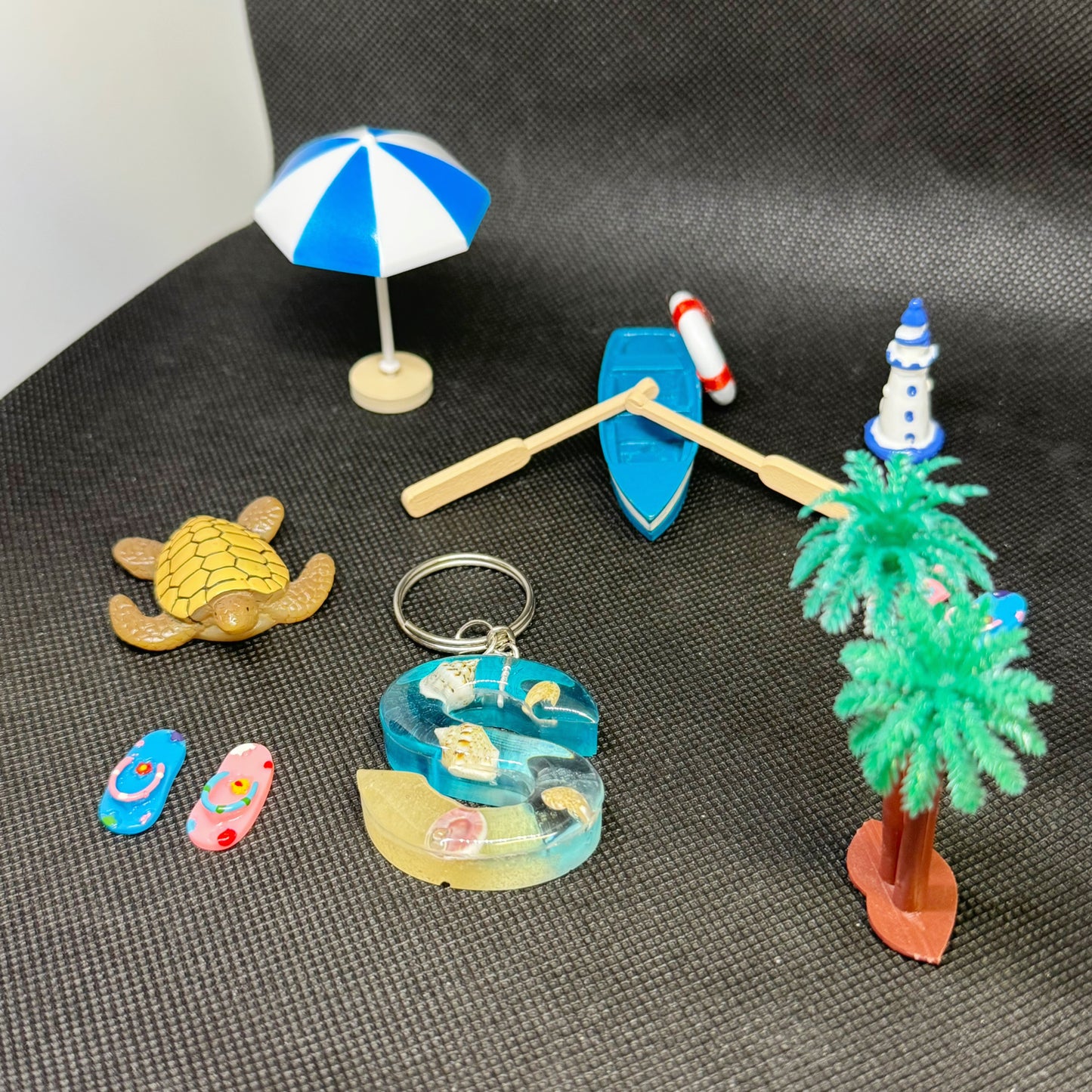 Beach Letter Keychain – Handmade Resin Initial with Shells & Sand