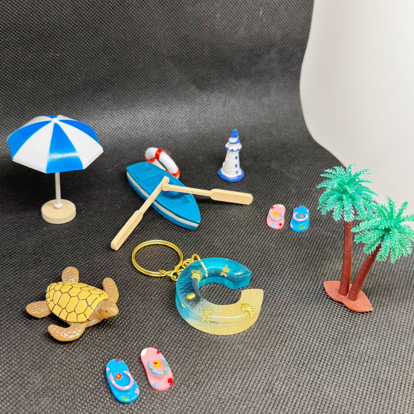 Beach Letter Keychain – Handmade Resin Initial with Shells & Sand