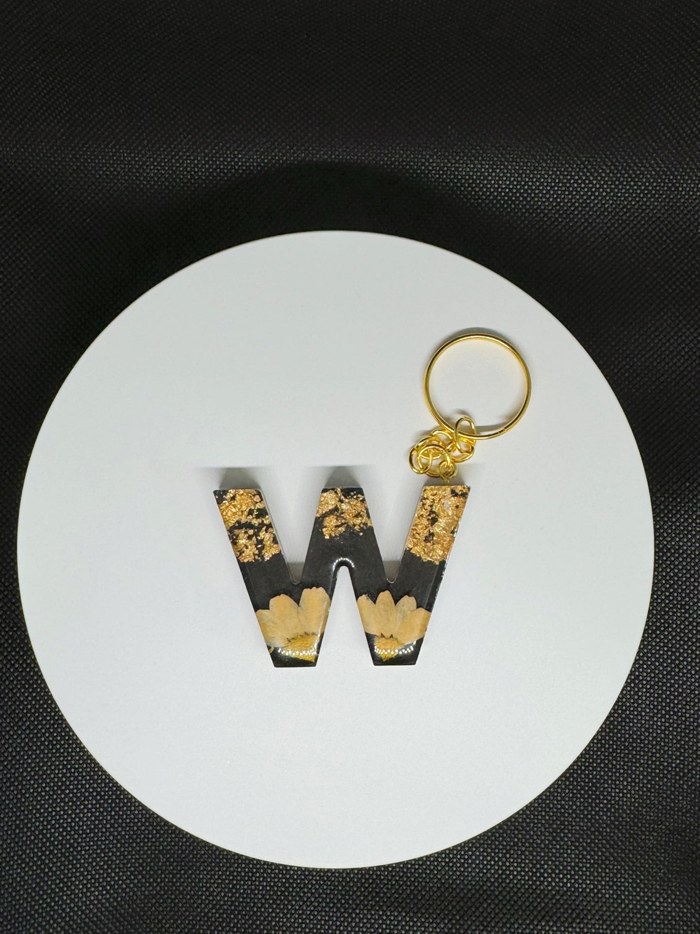 Personalized Resin Letter Keychains – Handmade with Real Flowers & Gold Foil – Custom Epoxy Key Ring Gift