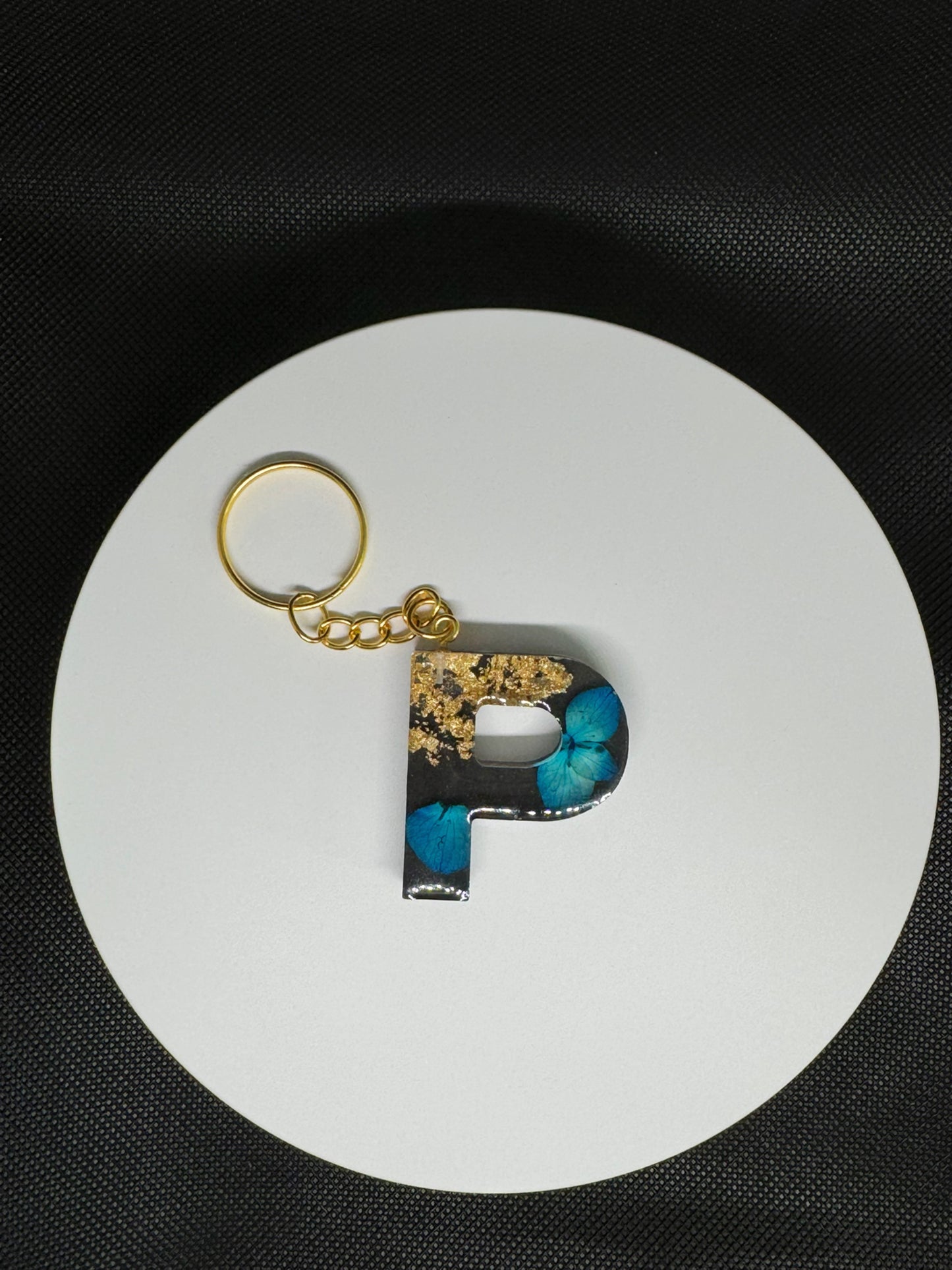 Personalized Resin Letter Keychains – Handmade with Real Flowers & Gold Foil – Custom Epoxy Key Ring Gift