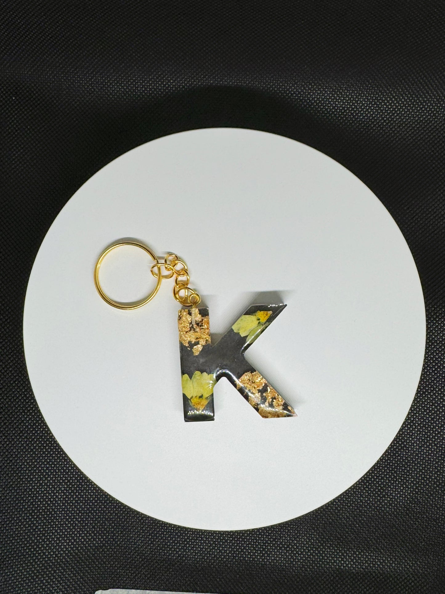 Personalized Resin Letter Keychains – Handmade with Real Flowers & Gold Foil – Custom Epoxy Key Ring Gift