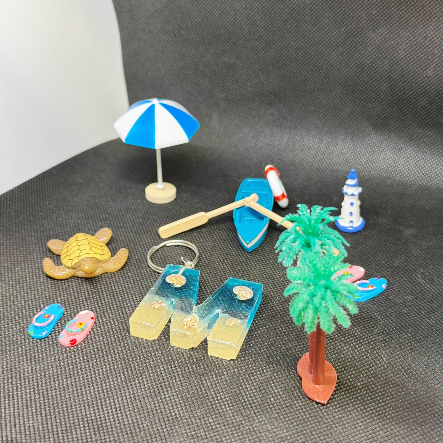 Beach Letter Keychain – Handmade Resin Initial with Shells & Sand