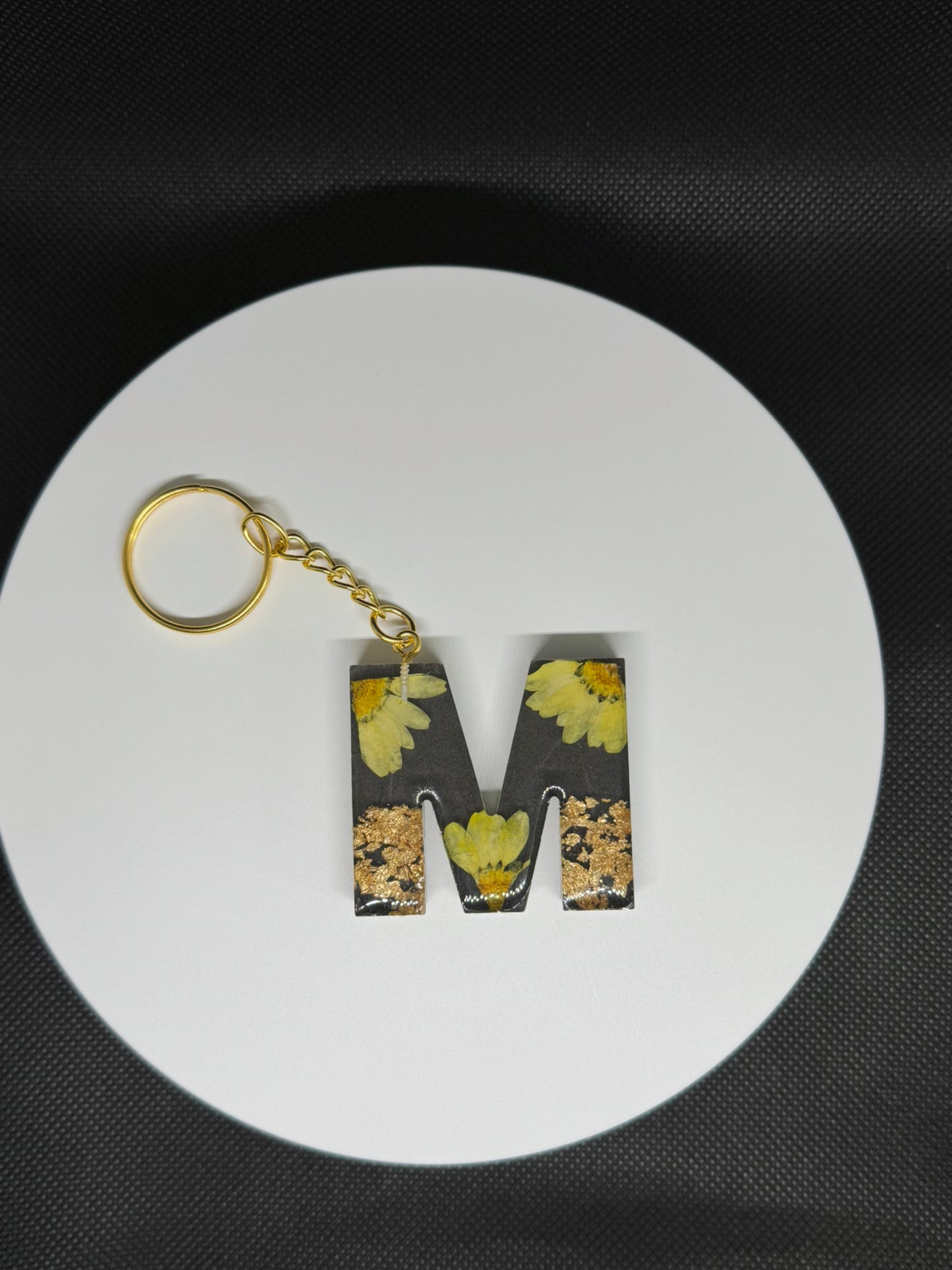 Personalized Resin Letter Keychains – Handmade with Real Flowers & Gold Foil – Custom Epoxy Key Ring Gift