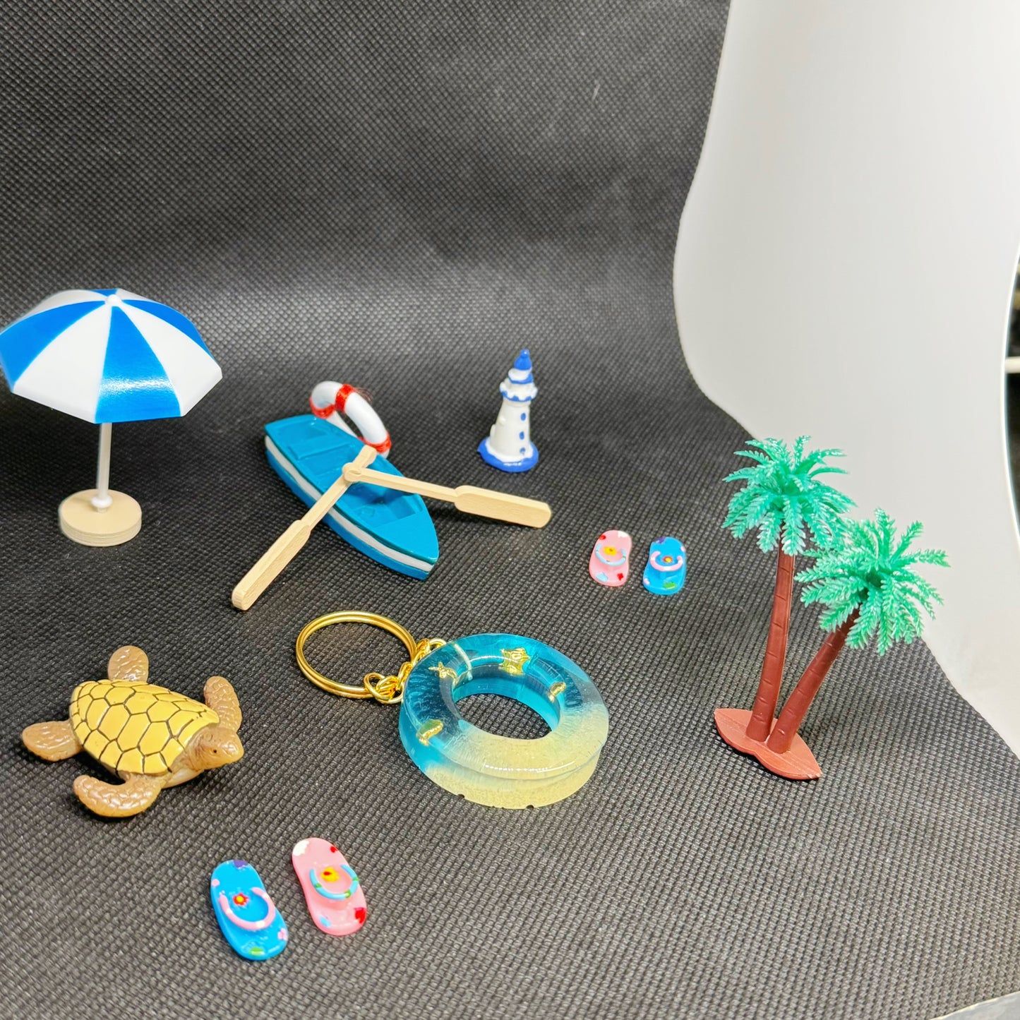 Beach Letter Keychain – Handmade Resin Initial with Shells & Sand