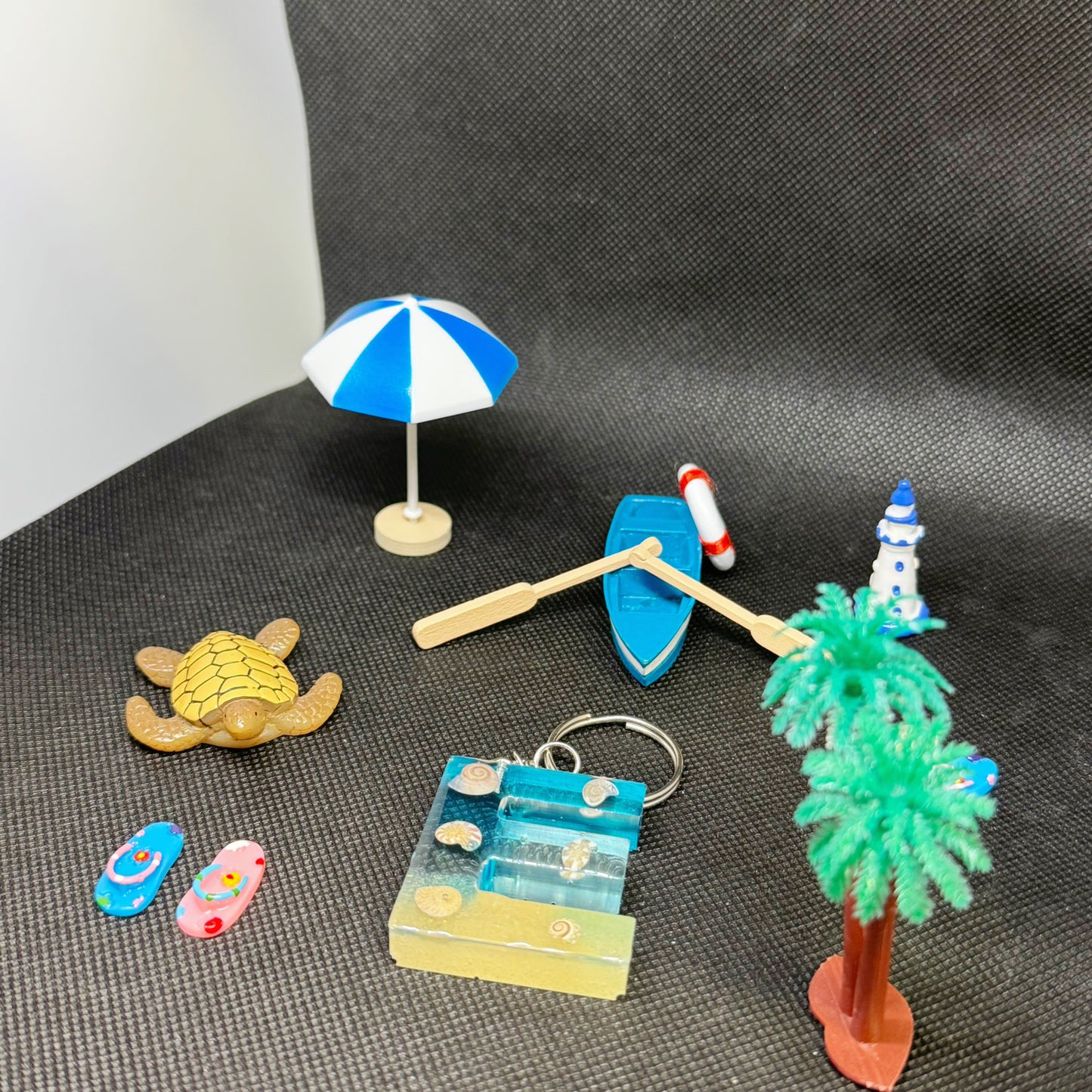 Beach Letter Keychain – Handmade Resin Initial with Shells & Sand