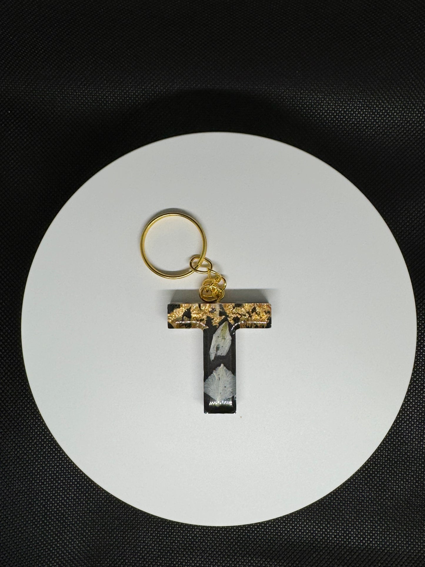 Personalized Resin Letter Keychains – Handmade with Real Flowers & Gold Foil – Custom Epoxy Key Ring Gift