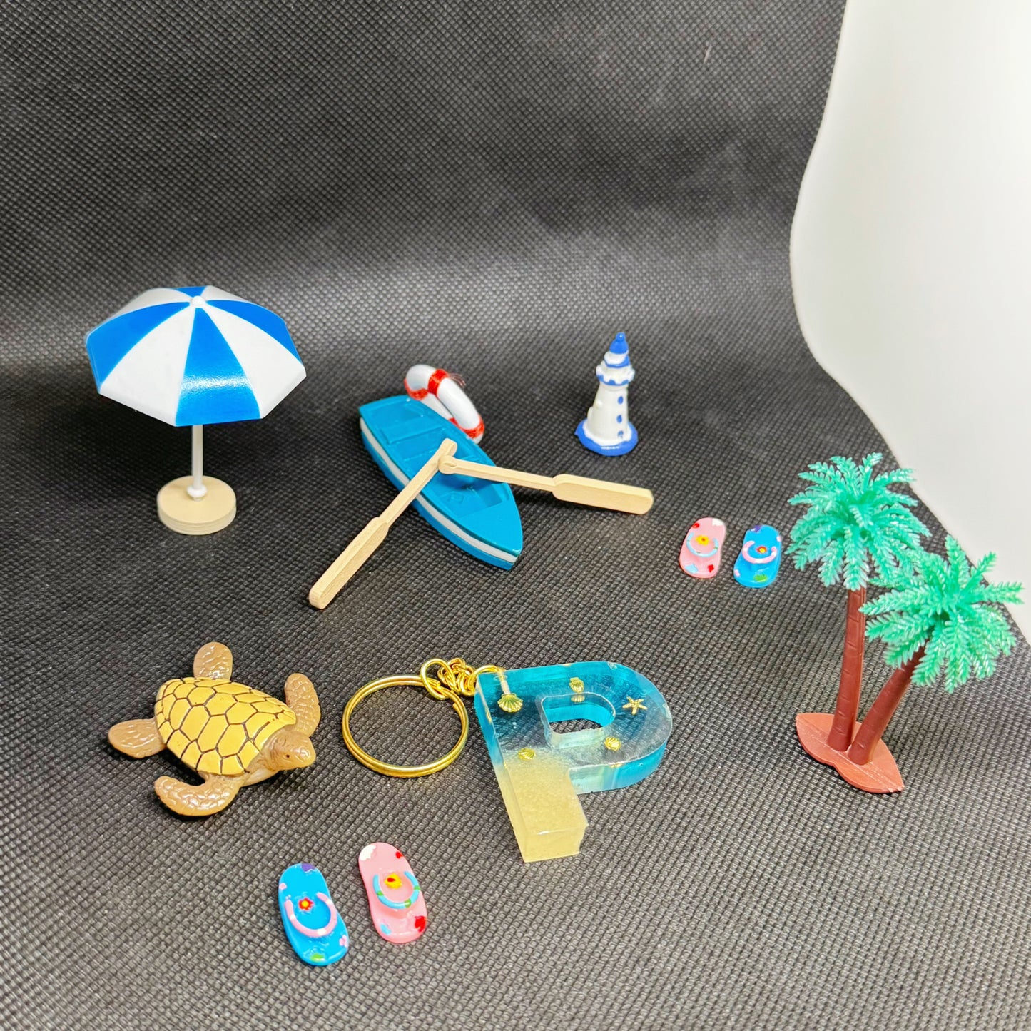Beach Letter Keychain – Handmade Resin Initial with Shells & Sand