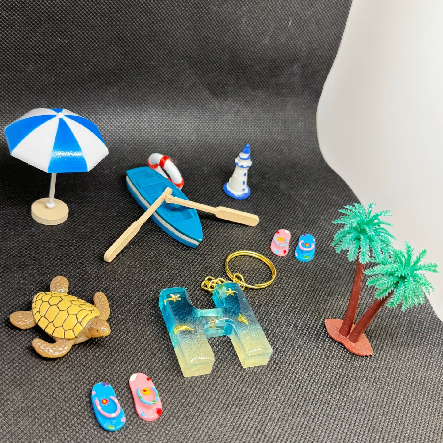 Beach Letter Keychain – Handmade Resin Initial with Shells & Sand