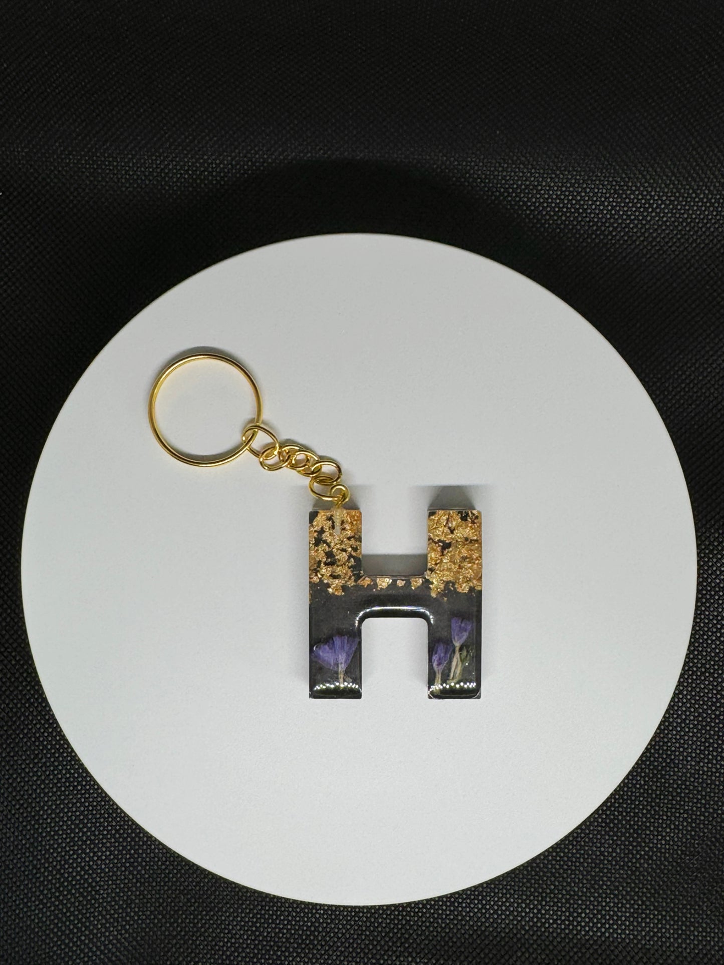 Personalized Resin Letter Keychains – Handmade with Real Flowers & Gold Foil – Custom Epoxy Key Ring Gift