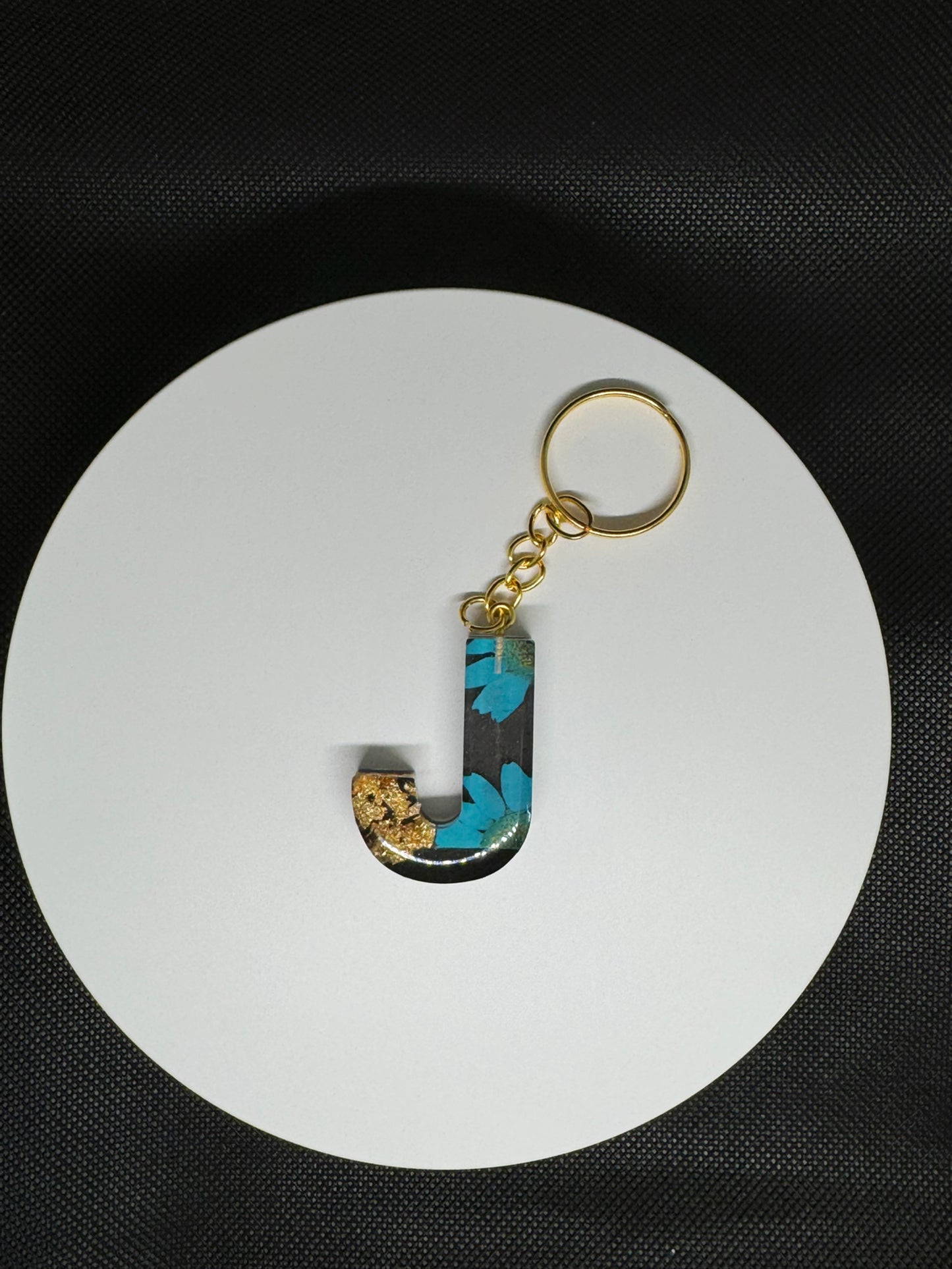 Personalized Resin Letter Keychains – Handmade with Real Flowers & Gold Foil – Custom Epoxy Key Ring Gift