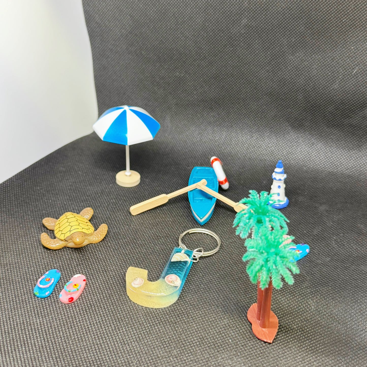 Beach Letter Keychain – Handmade Resin Initial with Shells & Sand