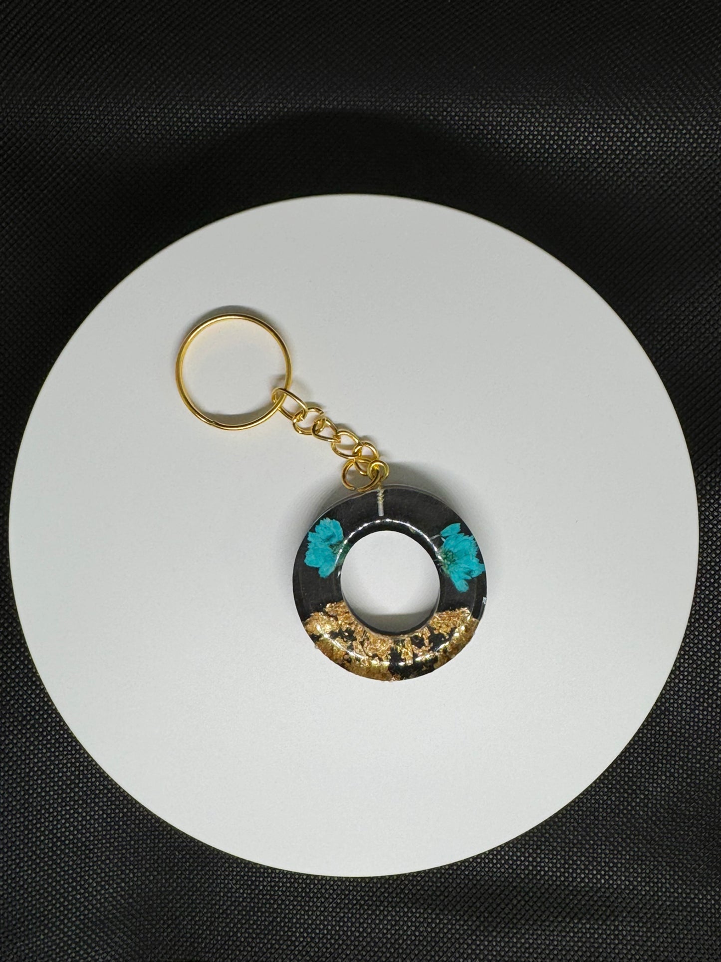 Personalized Resin Letter Keychains – Handmade with Real Flowers & Gold Foil – Custom Epoxy Key Ring Gift