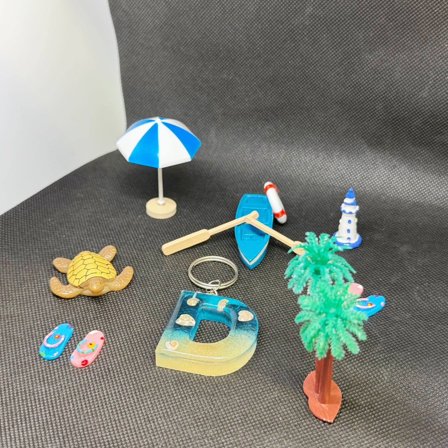 Beach Letter Keychain – Handmade Resin Initial with Shells & Sand