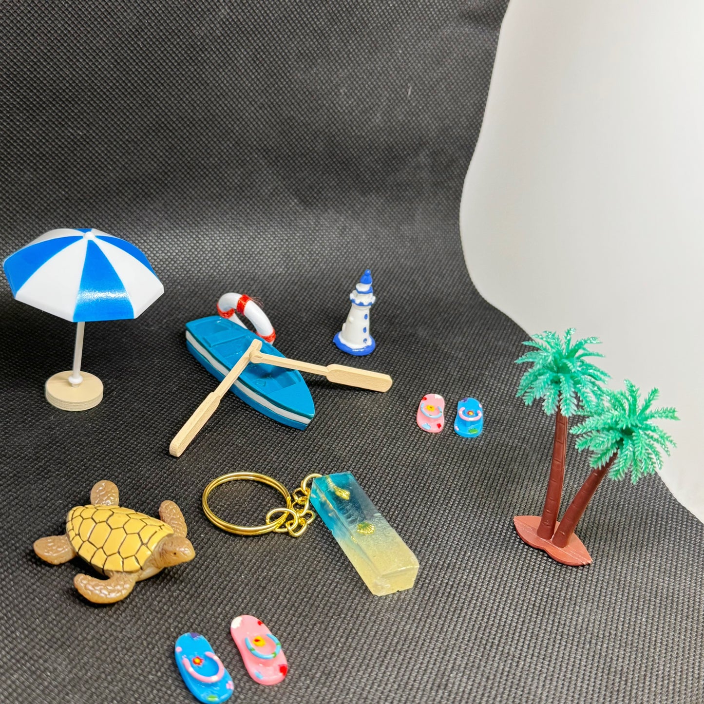 Beach Letter Keychain – Handmade Resin Initial with Shells & Sand