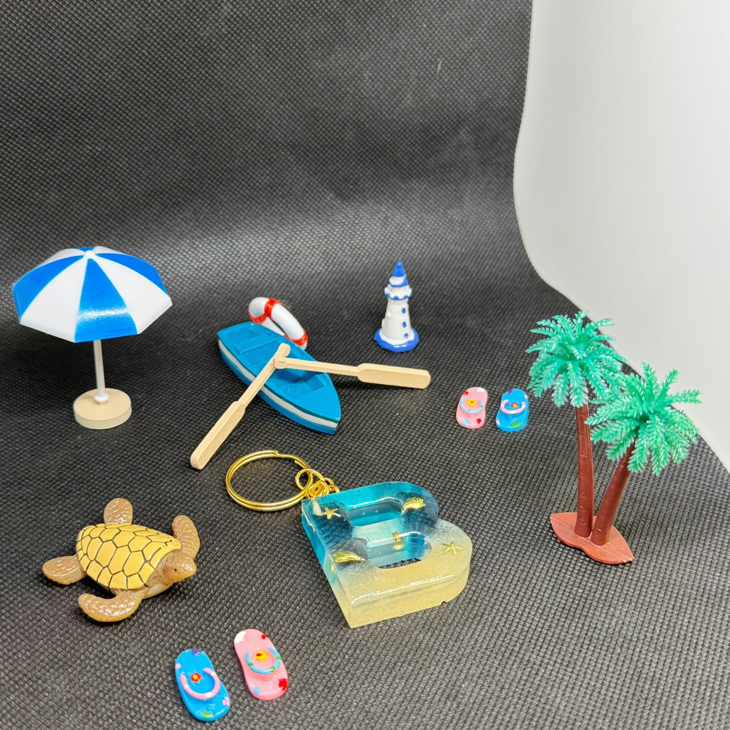 Beach Letter Keychain – Handmade Resin Initial with Shells & Sand