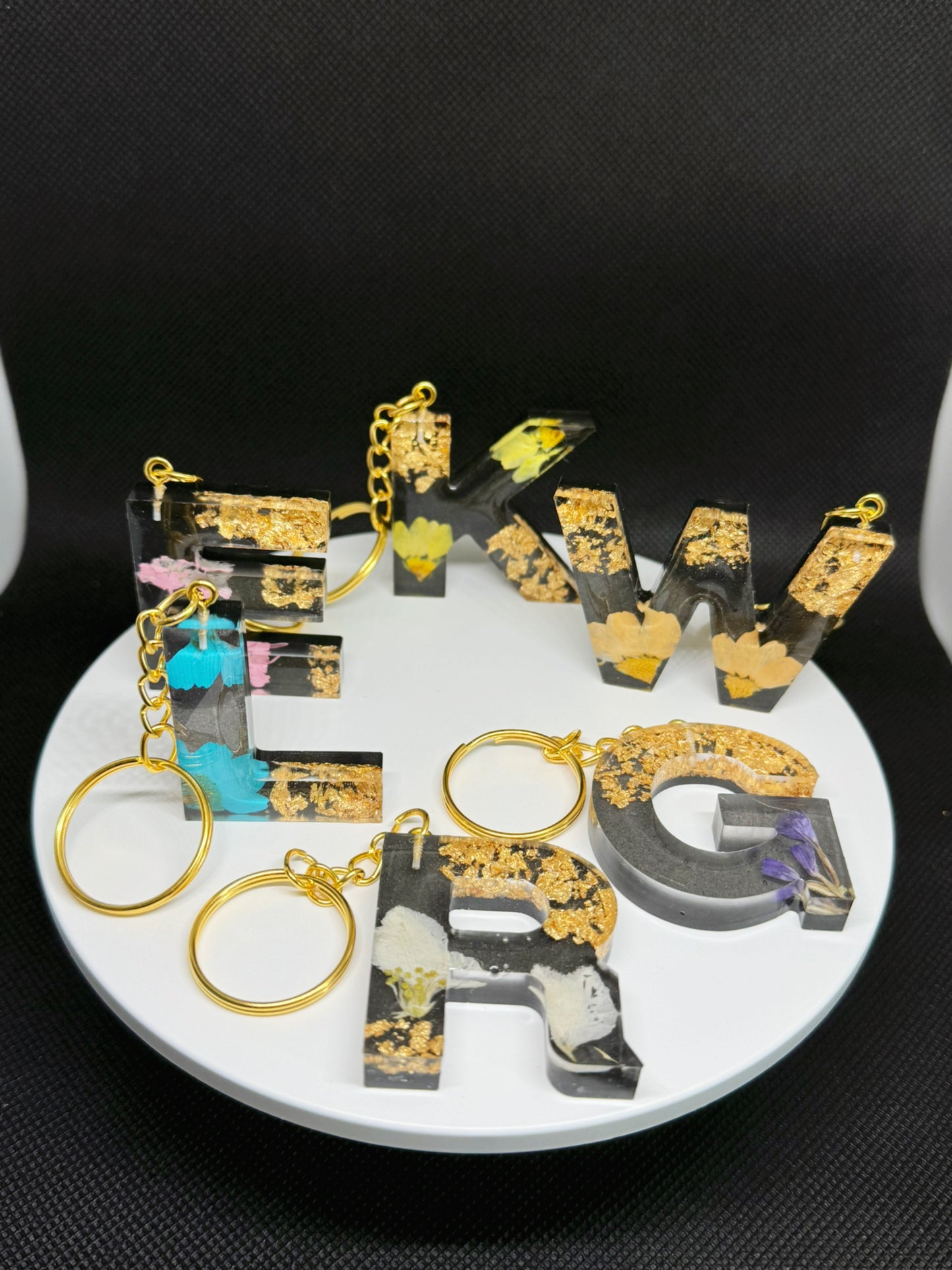 Personalized Resin Letter Keychains – Handmade with Real Flowers & Gold Foil – Custom Epoxy Key Ring Gift