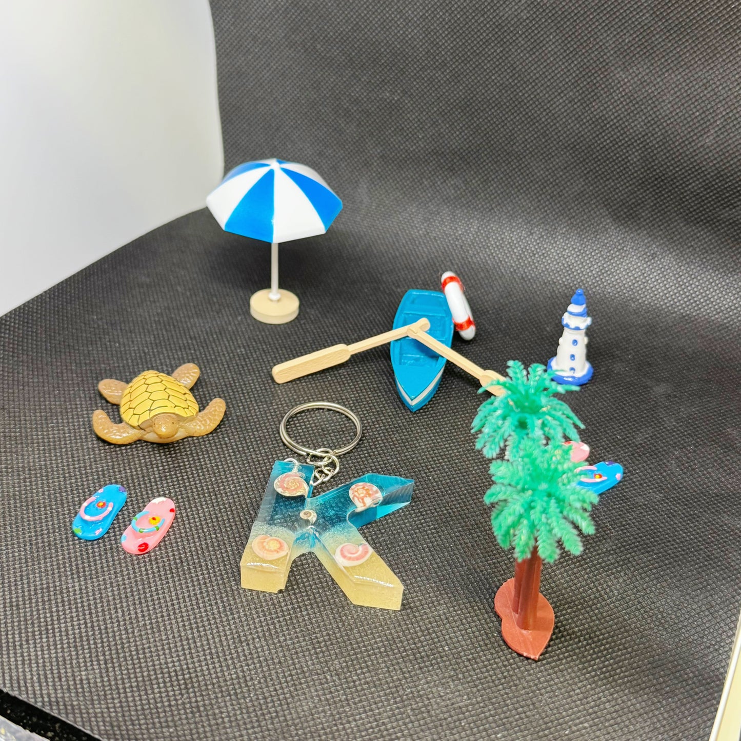 Beach Letter Keychain – Handmade Resin Initial with Shells & Sand